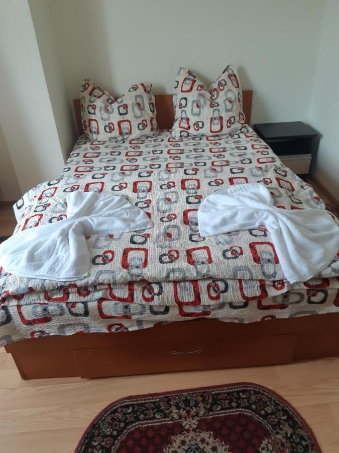 Lucian Studio Apartment Bucureşti Ngoại thất bức ảnh